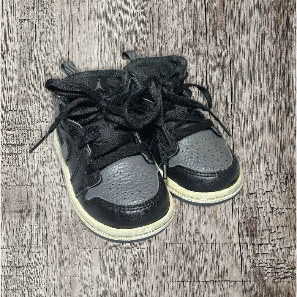 Nike‎ baby Air Jordan’s size 6C black and gray.